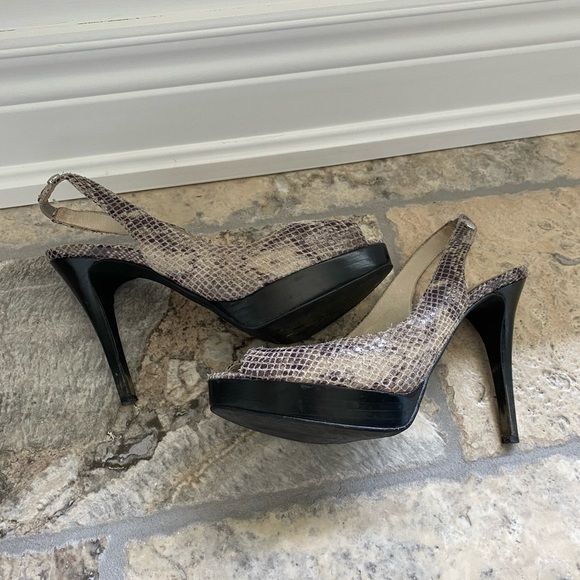 Micheal Kors heels - Picture 3 of 8